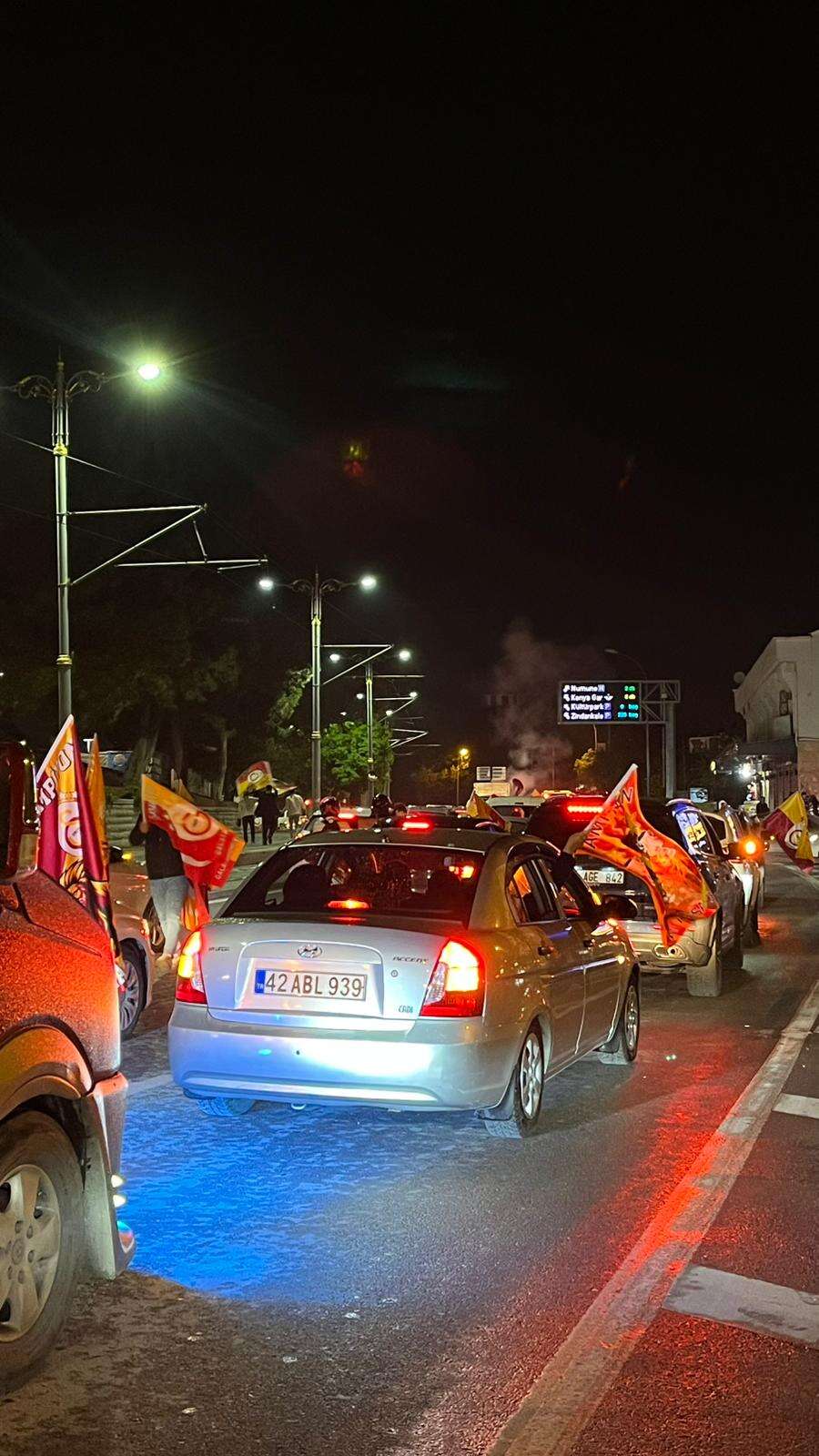 Galatasaray şampiyon oldu, Konya’da taraftarlar sokağa döküldü 9